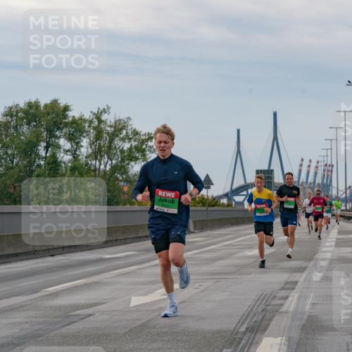 03.10.2025 - Köhlbrandbrückenlauf Michael Burmester http://msf.ph/oto/9159387 03.10.2025 15:43:23 Position 3 8920 meine-sportfotos.de