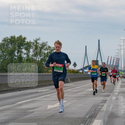 03.10.2025 - Köhlbrandbrückenlauf Michael Burmester http://msf.ph/oto/9159388 03.10.2025 15:43:23 Position 3 8920 meine-sportfotos.de
