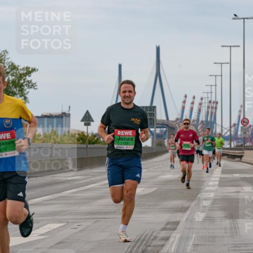 03.10.2025 - Köhlbrandbrückenlauf Michael Burmester http://msf.ph/oto/9159393 03.10.2025 15:43:26 Position 3 850, 8872, 7123 meine-sportfotos.de