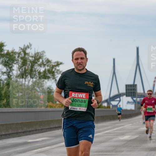 03.10.2025 - Köhlbrandbrückenlauf Michael Burmester http://msf.ph/oto/9159395 03.10.2025 15:43:28 Position 3 7123 meine-sportfotos.de