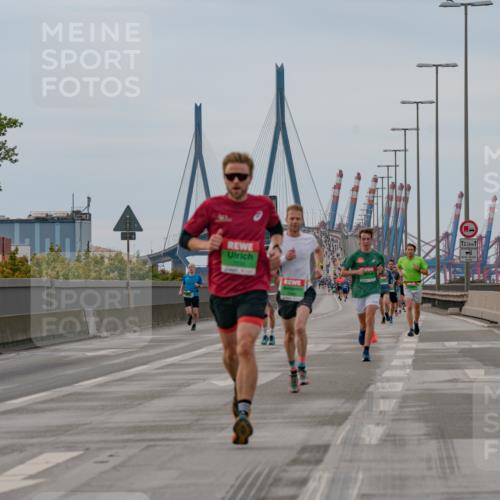 03.10.2025 - Köhlbrandbrückenlauf Michael Burmester http://msf.ph/oto/9159397 03.10.2025 15:43:31 Position 3 12, 5, 1 meine-sportfotos.de