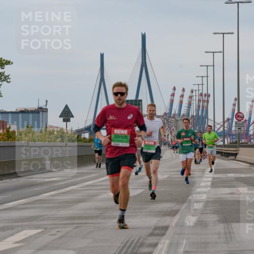 03.10.2025 - Köhlbrandbrückenlauf Michael Burmester http://msf.ph/oto/9159398 03.10.2025 15:43:31 Position 3 12, 5 meine-sportfotos.de