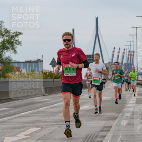 03.10.2025 - Köhlbrandbrückenlauf Michael Burmester http://msf.ph/oto/9159400 03.10.2025 15:43:32 Position 3 7030 meine-sportfotos.de