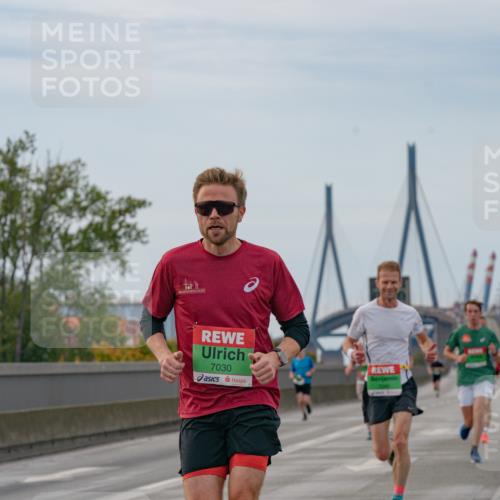 03.10.2025 - Köhlbrandbrückenlauf Michael Burmester http://msf.ph/oto/9159401 03.10.2025 15:43:34 Position 3 7030 meine-sportfotos.de
