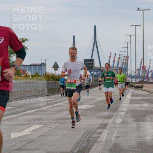 03.10.2025 - Köhlbrandbrückenlauf Michael Burmester http://msf.ph/oto/9159403 03.10.2025 15:43:35 Position 3 7030, 7040 meine-sportfotos.de