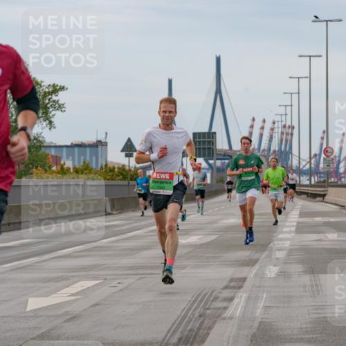 03.10.2025 - Köhlbrandbrückenlauf Michael Burmester http://msf.ph/oto/9159404 03.10.2025 15:43:35 Position 3 7030, 7040 meine-sportfotos.de