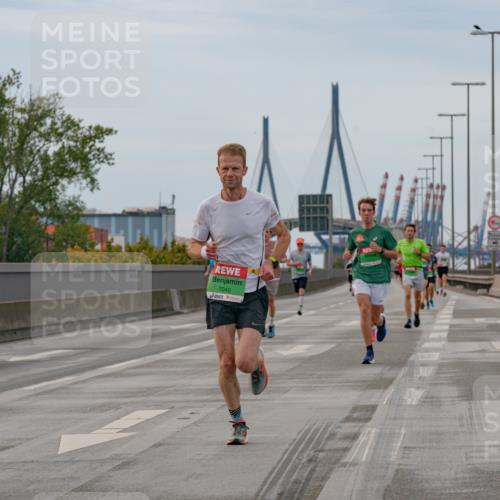 03.10.2025 - Köhlbrandbrückenlauf Michael Burmester http://msf.ph/oto/9159405 03.10.2025 15:43:35 Position 3 7040 meine-sportfotos.de