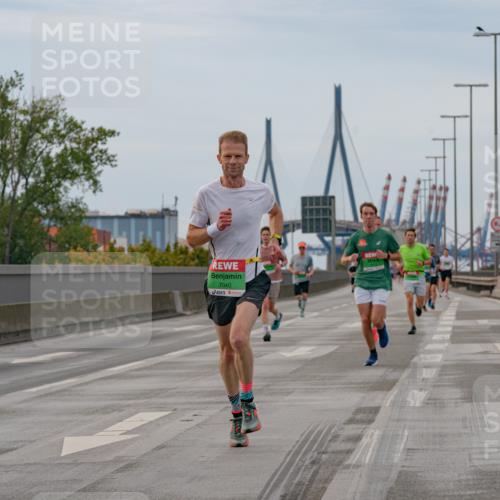 03.10.2025 - Köhlbrandbrückenlauf Michael Burmester http://msf.ph/oto/9159406 03.10.2025 15:43:36 Position 3 7040 meine-sportfotos.de