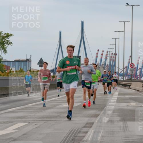 03.10.2025 - Köhlbrandbrückenlauf Michael Burmester http://msf.ph/oto/9159409 03.10.2025 15:43:38 Position 3 12, 5 meine-sportfotos.de
