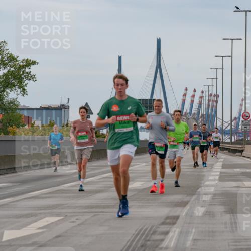 03.10.2025 - Köhlbrandbrückenlauf Michael Burmester http://msf.ph/oto/9159411 03.10.2025 15:43:39 Position 3 12, 5 meine-sportfotos.de