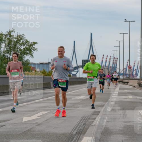 03.10.2025 - Köhlbrandbrückenlauf Michael Burmester http://msf.ph/oto/9159416 03.10.2025 15:43:42 Position 3 7012 meine-sportfotos.de