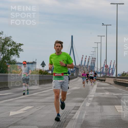 03.10.2025 - Köhlbrandbrückenlauf Michael Burmester http://msf.ph/oto/9159423 03.10.2025 15:43:45 Position 3 125, 7072 meine-sportfotos.de
