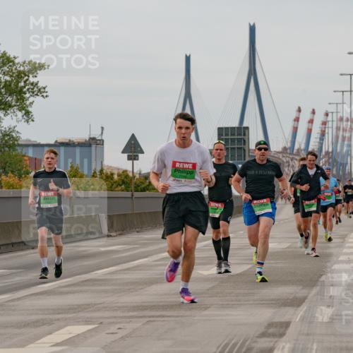 03.10.2025 - Köhlbrandbrückenlauf Michael Burmester http://msf.ph/oto/9159447 03.10.2025 15:43:59 Position 3 12, 5 meine-sportfotos.de