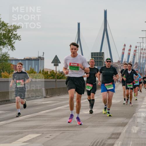 03.10.2025 - Köhlbrandbrückenlauf Michael Burmester http://msf.ph/oto/9159448 03.10.2025 15:43:59 Position 3 12, 5 meine-sportfotos.de