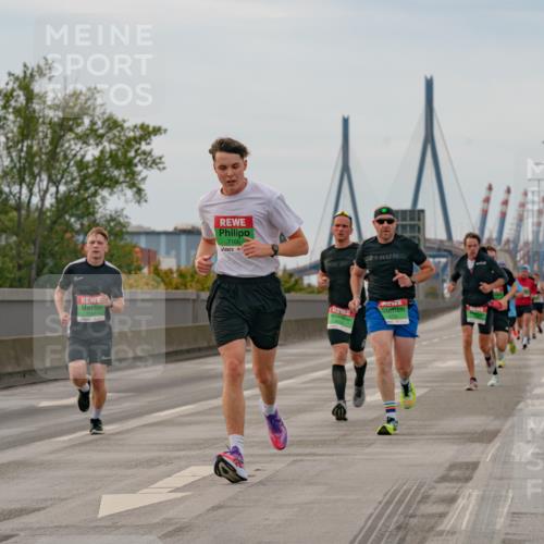 03.10.2025 - Köhlbrandbrückenlauf Michael Burmester http://msf.ph/oto/9159451 03.10.2025 15:44:01 Position 3 7166, 9231 meine-sportfotos.de