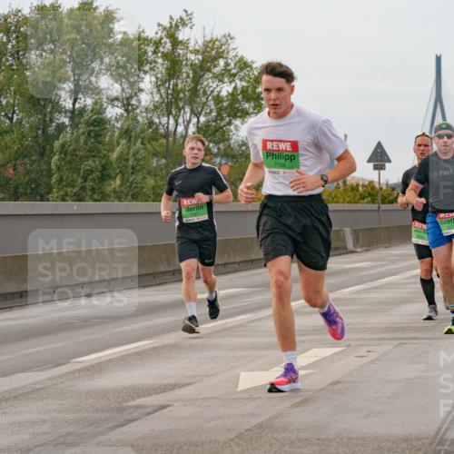 03.10.2025 - Köhlbrandbrückenlauf Michael Burmester http://msf.ph/oto/9159453 03.10.2025 15:44:02 Position 3 7166, 9231, 9559 meine-sportfotos.de