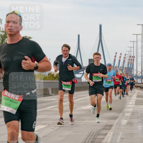 03.10.2025 - Köhlbrandbrückenlauf Michael Burmester http://msf.ph/oto/9159460 03.10.2025 15:44:06 Position 3 9559, 12, 5 meine-sportfotos.de