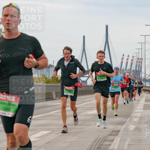 03.10.2025 - Köhlbrandbrückenlauf Michael Burmester http://msf.ph/oto/9159461 03.10.2025 15:44:07 Position 3 9559, 7277 meine-sportfotos.de