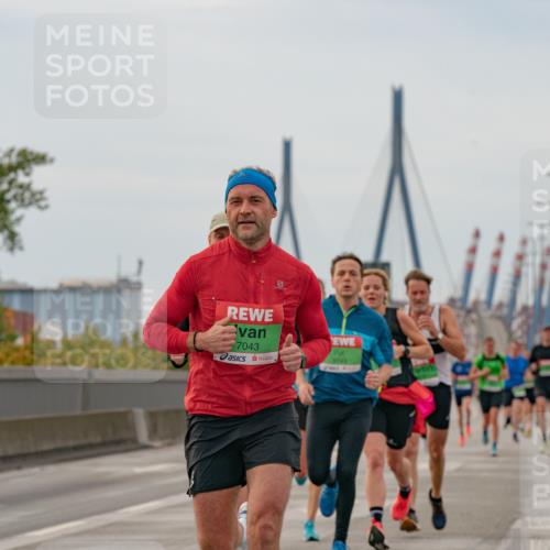 03.10.2025 - Köhlbrandbrückenlauf Michael Burmester http://msf.ph/oto/9159474 03.10.2025 15:44:17 Position 3 7043, 9743 meine-sportfotos.de