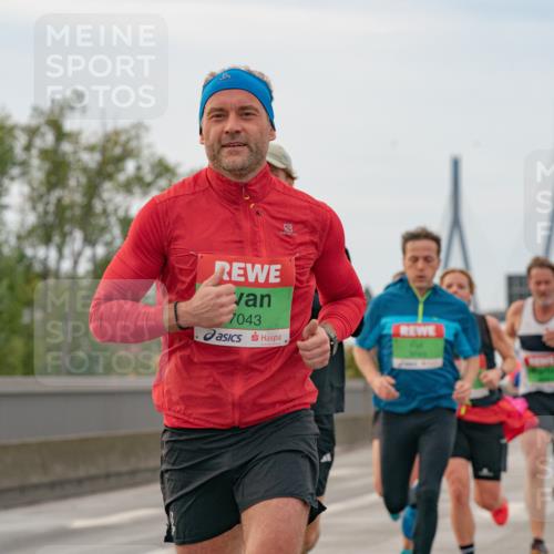 03.10.2025 - Köhlbrandbrückenlauf Michael Burmester http://msf.ph/oto/9159476 03.10.2025 15:44:18 Position 3 7043 meine-sportfotos.de
