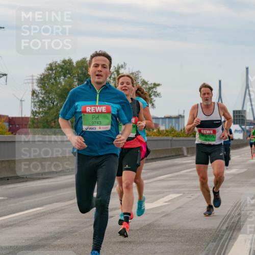 03.10.2025 - Köhlbrandbrückenlauf Michael Burmester http://msf.ph/oto/9159481 03.10.2025 15:44:21 Position 3 9743, 7456 meine-sportfotos.de