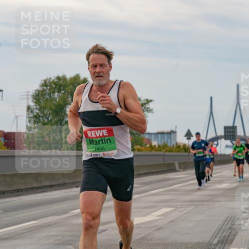 03.10.2025 - Köhlbrandbrückenlauf Michael Burmester http://msf.ph/oto/9159485 03.10.2025 15:44:23 Position 3 7456 meine-sportfotos.de