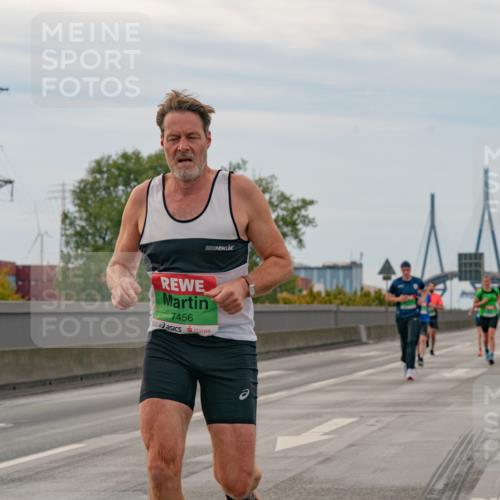 03.10.2025 - Köhlbrandbrückenlauf Michael Burmester http://msf.ph/oto/9159486 03.10.2025 15:44:23 Position 3 7456 meine-sportfotos.de