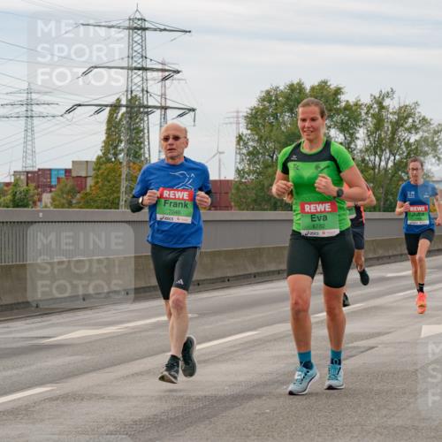 03.10.2025 - Köhlbrandbrückenlauf Michael Burmester http://msf.ph/oto/9159492 03.10.2025 15:44:32 Position 3 7046, 8782, 7041 meine-sportfotos.de