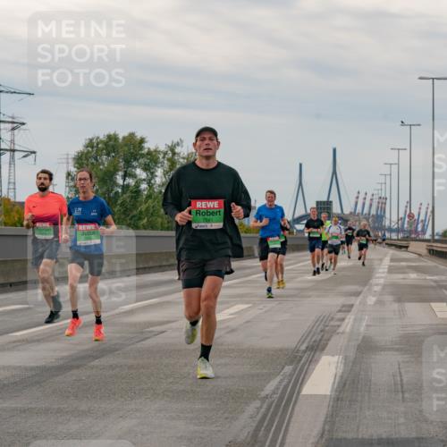 03.10.2025 - Köhlbrandbrückenlauf Michael Burmester http://msf.ph/oto/9159495 03.10.2025 15:44:34 Position 3 7041 meine-sportfotos.de