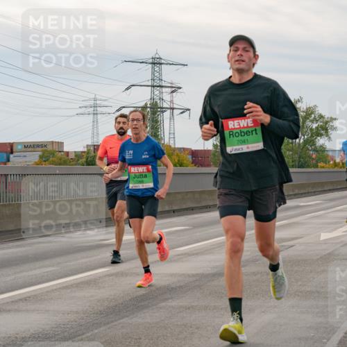 03.10.2025 - Köhlbrandbrückenlauf Michael Burmester http://msf.ph/oto/9159499 03.10.2025 15:44:35 Position 3 31, 2, 7968, 7041 meine-sportfotos.de