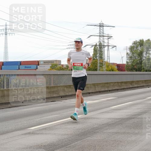 03.10.2025 - Köhlbrandbrückenlauf Michael Burmester http://msf.ph/oto/9159507 03.10.2025 15:44:55 Position 3 9664 meine-sportfotos.de
