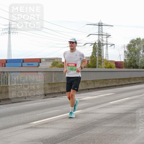 03.10.2025 - Köhlbrandbrückenlauf Michael Burmester http://msf.ph/oto/9159508 03.10.2025 15:44:56 Position 3 9664 meine-sportfotos.de
