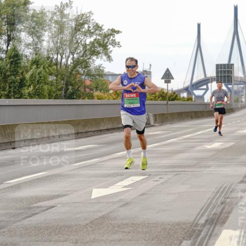 03.10.2025 - Köhlbrandbrückenlauf Michael Burmester http://msf.ph/oto/9159510 03.10.2025 15:45:02 Position 3 8594 meine-sportfotos.de