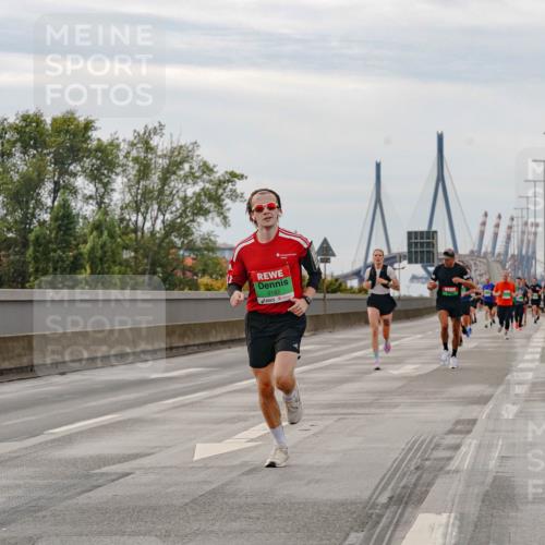 03.10.2025 - Köhlbrandbrückenlauf Michael Burmester http://msf.ph/oto/9159519 03.10.2025 15:45:17 Position 3 9182 meine-sportfotos.de