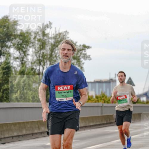 03.10.2025 - Köhlbrandbrückenlauf Michael Burmester http://msf.ph/oto/9159535 03.10.2025 15:45:30 Position 3 7087, 7104 meine-sportfotos.de