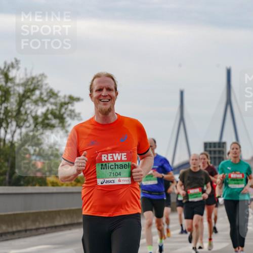 03.10.2025 - Köhlbrandbrückenlauf Michael Burmester http://msf.ph/oto/9159540 03.10.2025 15:45:33 Position 3 7104 meine-sportfotos.de