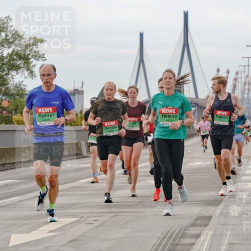 03.10.2025 - Köhlbrandbrückenlauf Michael Burmester http://msf.ph/oto/9159544 03.10.2025 15:45:35 Position 3 9226, 9438, 7131 meine-sportfotos.de