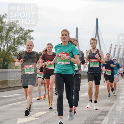 03.10.2025 - Köhlbrandbrückenlauf Michael Burmester http://msf.ph/oto/9159547 03.10.2025 15:45:37 Position 3 9226, 9087, 7051, 9438, 7131 meine-sportfotos.de