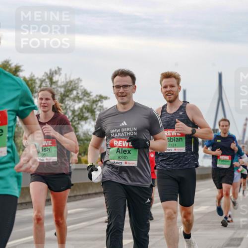 03.10.2025 - Köhlbrandbrückenlauf Michael Burmester http://msf.ph/oto/9159553 03.10.2025 15:45:39 Position 3 9438, 7051, 9340, 7131 meine-sportfotos.de