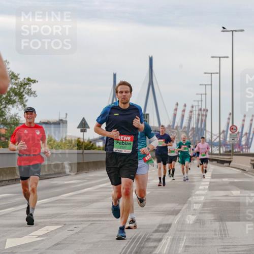 03.10.2025 - Köhlbrandbrückenlauf Michael Burmester http://msf.ph/oto/9159557 03.10.2025 15:45:41 Position 3 7107 meine-sportfotos.de