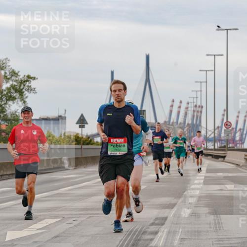 03.10.2025 - Köhlbrandbrückenlauf Michael Burmester http://msf.ph/oto/9159558 03.10.2025 15:45:42 Position 3 6, 66, 7570, 7107 meine-sportfotos.de