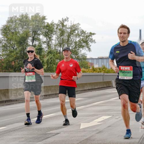 03.10.2025 - Köhlbrandbrückenlauf Michael Burmester http://msf.ph/oto/9159561 03.10.2025 15:45:43 Position 3 7570, 7107, 025 meine-sportfotos.de