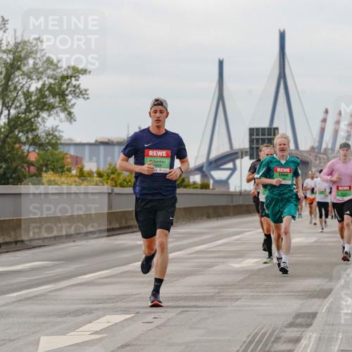 03.10.2025 - Köhlbrandbrückenlauf Michael Burmester http://msf.ph/oto/9159571 03.10.2025 15:45:48 Position 3 9668 meine-sportfotos.de