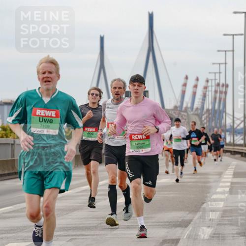 03.10.2025 - Köhlbrandbrückenlauf Michael Burmester http://msf.ph/oto/9159577 03.10.2025 15:45:52 Position 3 7109, 9521, 9665 meine-sportfotos.de