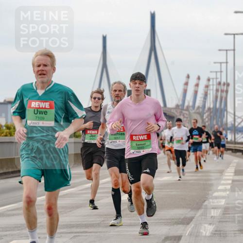 03.10.2025 - Köhlbrandbrückenlauf Michael Burmester http://msf.ph/oto/9159578 03.10.2025 15:45:52 Position 3 7109, 9521, 9057, 9665 meine-sportfotos.de