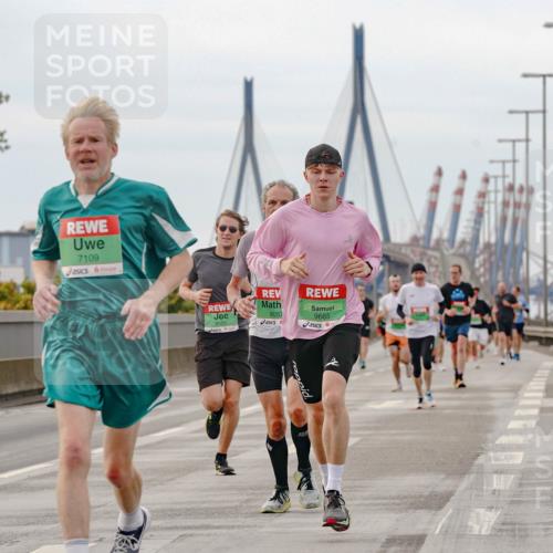 03.10.2025 - Köhlbrandbrückenlauf Michael Burmester http://msf.ph/oto/9159579 03.10.2025 15:45:52 Position 3 7109, 9057, 9665 meine-sportfotos.de