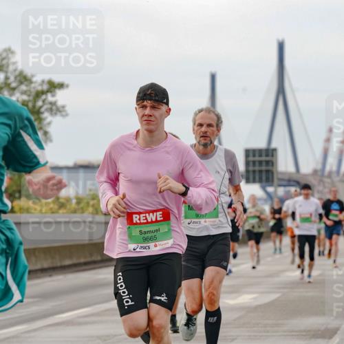 03.10.2025 - Köhlbrandbrückenlauf Michael Burmester http://msf.ph/oto/9159582 03.10.2025 15:45:54 Position 3 7109, 9665, 9057 meine-sportfotos.de