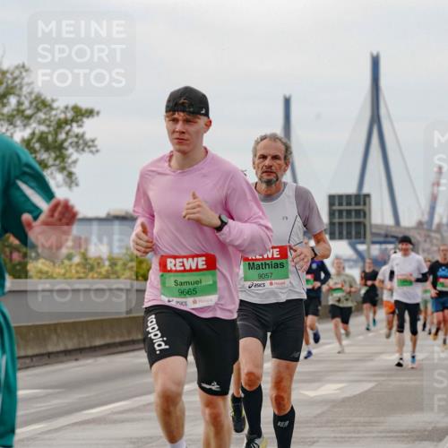 03.10.2025 - Köhlbrandbrückenlauf Michael Burmester http://msf.ph/oto/9159583 03.10.2025 15:45:54 Position 3 7109, 9665, 9057 meine-sportfotos.de