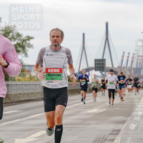 03.10.2025 - Köhlbrandbrückenlauf Michael Burmester http://msf.ph/oto/9159586 03.10.2025 15:45:55 Position 3 9665, 9057 meine-sportfotos.de