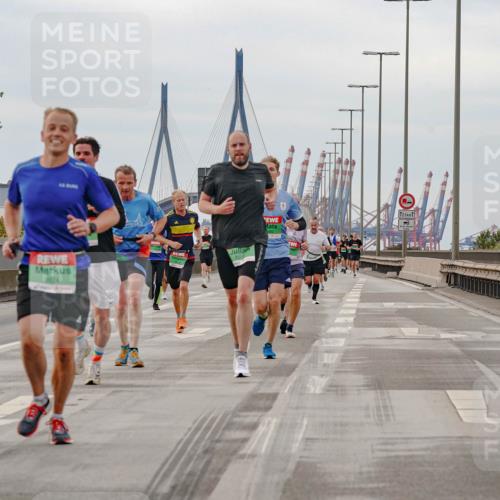 03.10.2025 - Köhlbrandbrückenlauf Michael Burmester http://msf.ph/oto/9159623 03.10.2025 15:46:15 Position 3 66, 0, 12, 5 meine-sportfotos.de